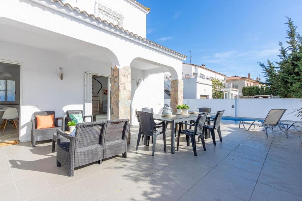 Empurialola - Casa Todo Confort, Con Piscina, Cerca De La Playa Y Centro - 131 Empuriabrava Exterior photo